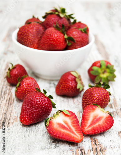 Bowl with strawberries