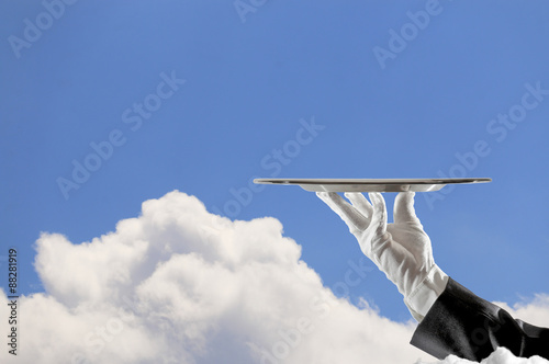 Servieren in den Wolken, Präsentation