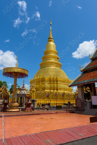 Wat Phra That Hariphunchai with blue sky in Lamphun Province, Th © bouybin