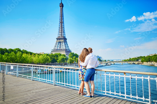 Young couple having a date in Paris, France © Ekaterina Pokrovsky