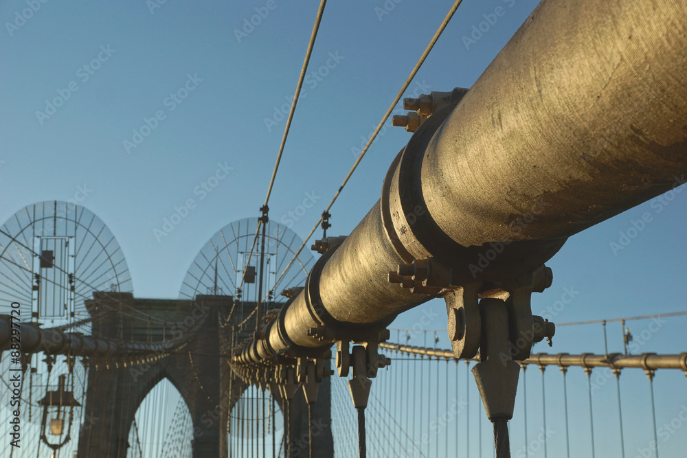 Obraz premium Most Brookliński, kabel do zawieszenia i pomost mostowy