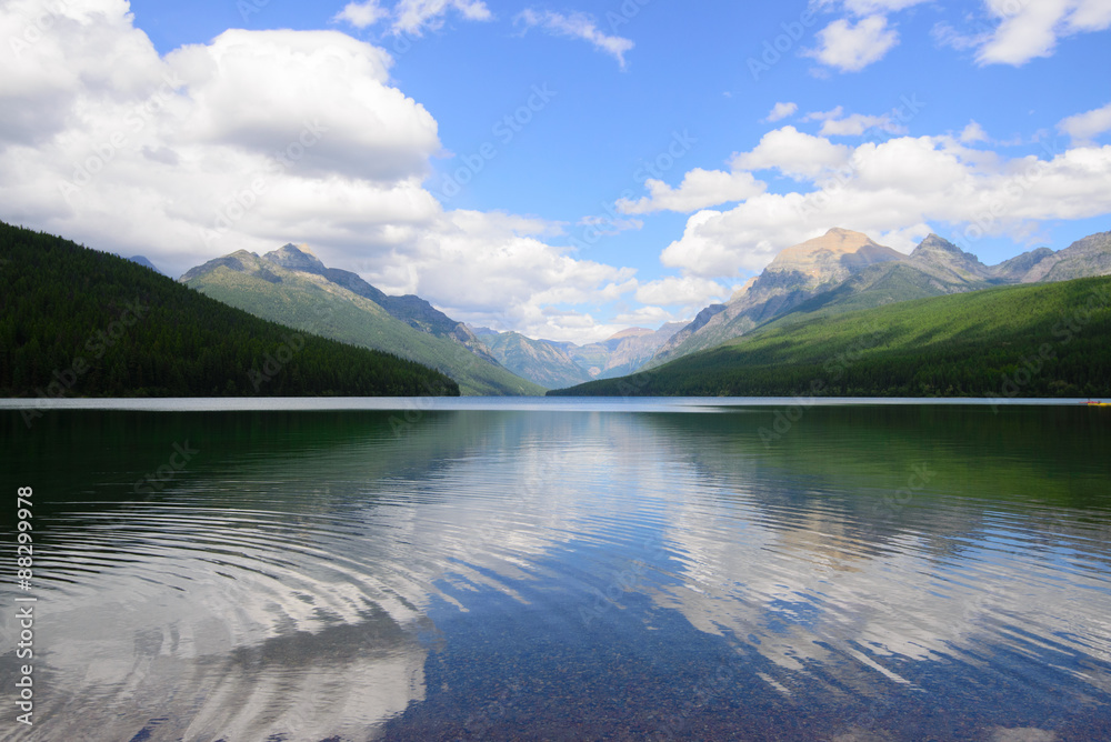 Obraz premium bowman lake in summer, glacier national park, montana, usa