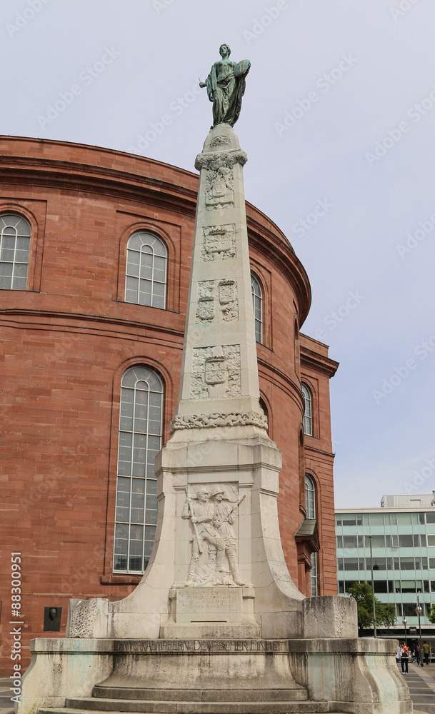 Obraz premium the sculpture in Luo Ma square ,frankfurt, germany