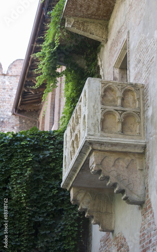Juliet balcony in Casa di Giulietta, Verona photo