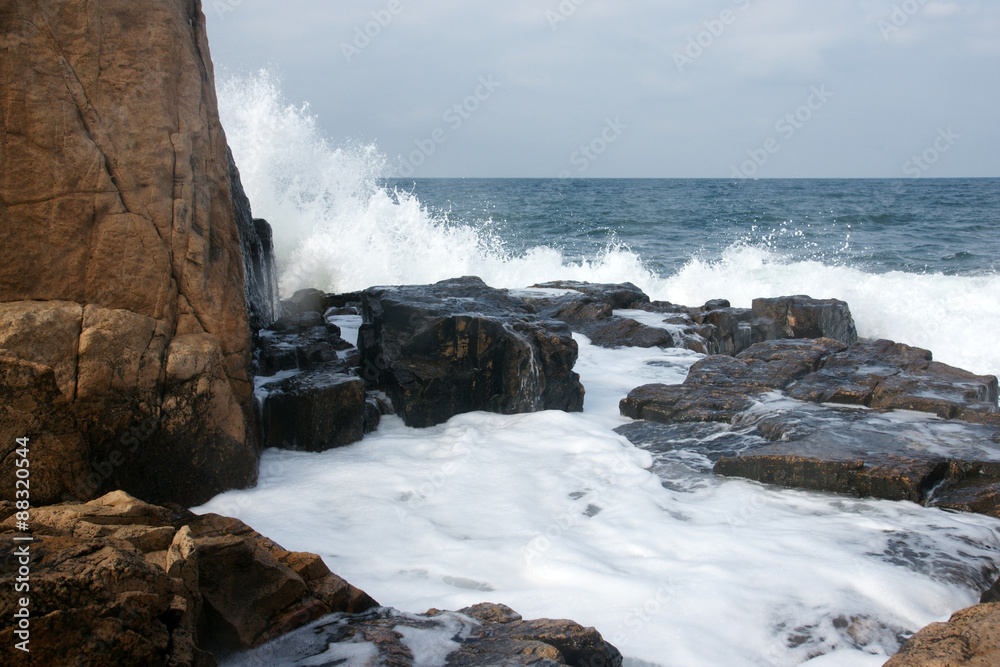 Obraz premium rocks and waves 6