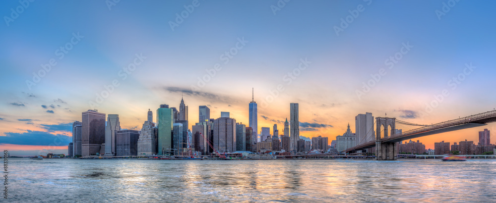 Naklejka premium Panoramę centrum Nowego Jorku Manhattan i Most Brookliński