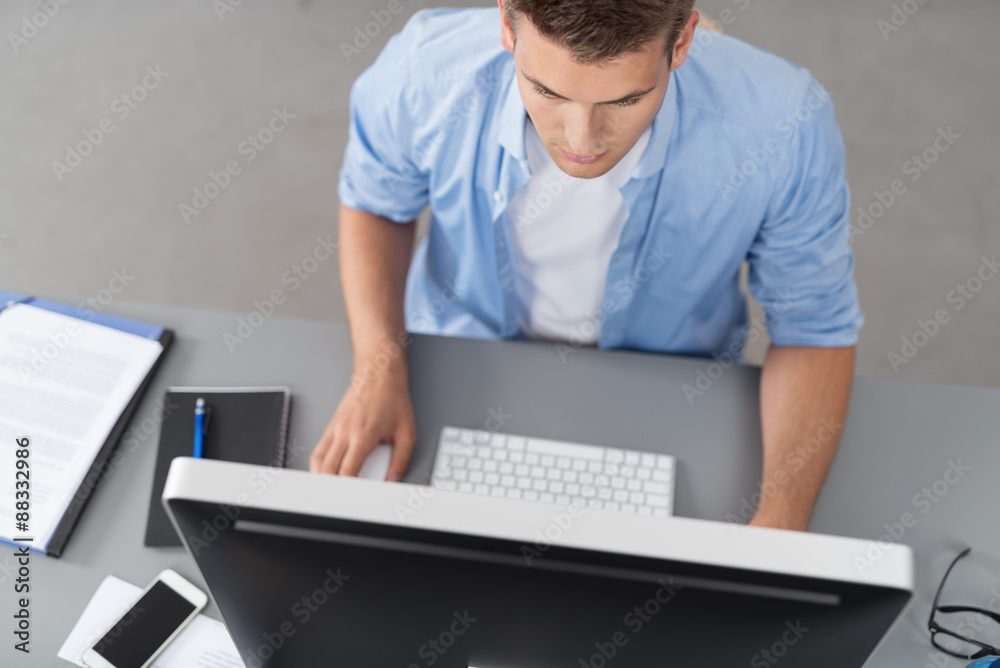 Jeder Zweite Mitarbeiter Sitzt Am Computer – CZCKYQ