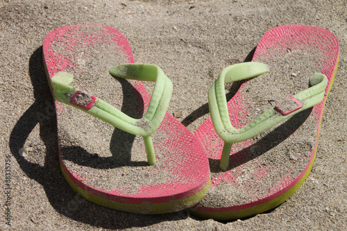 Infradito in spiaggia photo