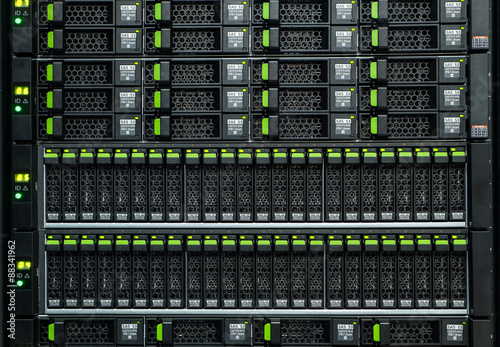 Array disk storage in data center