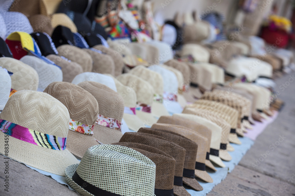 Venta de Sombreros en el centro de Cartagena foto de Stock | Adobe Stock
