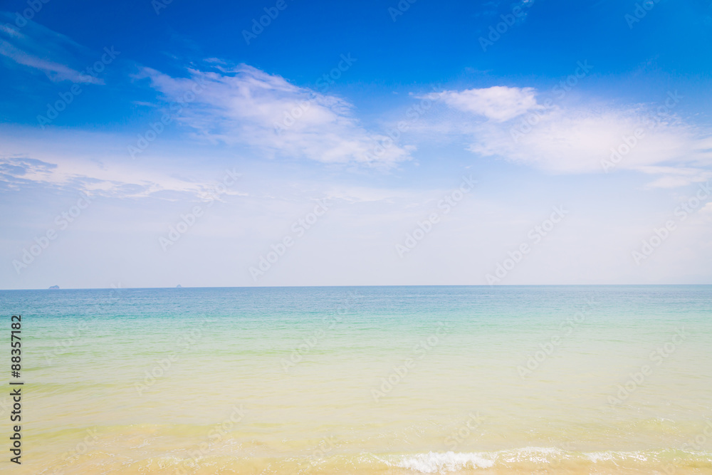 Obraz premium Blue sea and sky