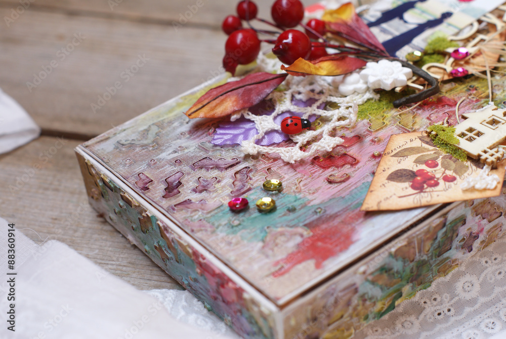 яркая коробка в стиле mixedmedia яркая коробка в стиле mixedmedia