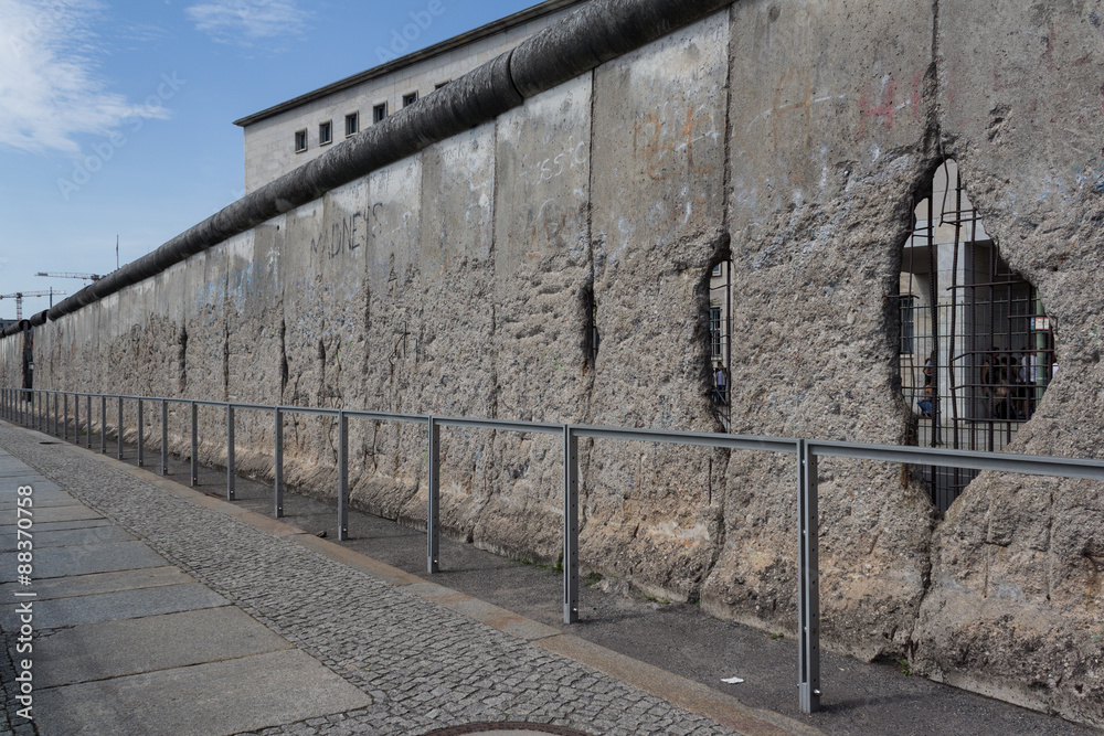 Fototapeta premium berlin wall, german history outdoor museum, 