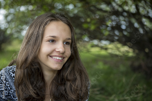 Outdoor Portrait einer Jugendlichen