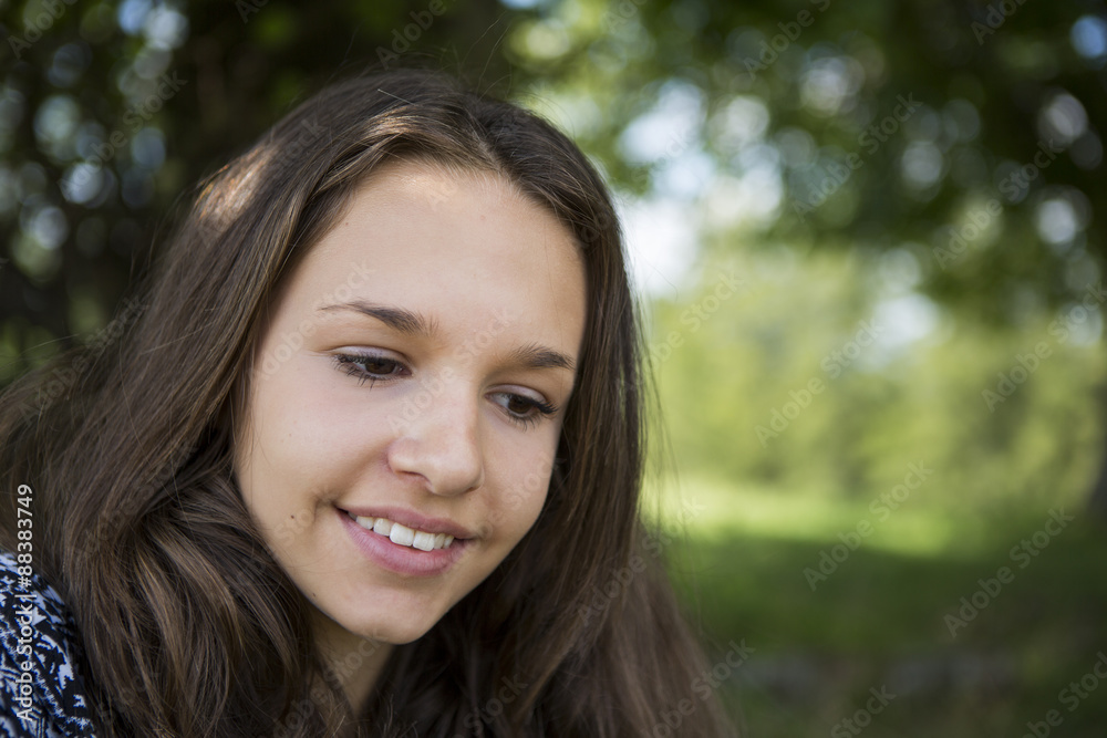 Outdoor Portrait einer Jugendlichen