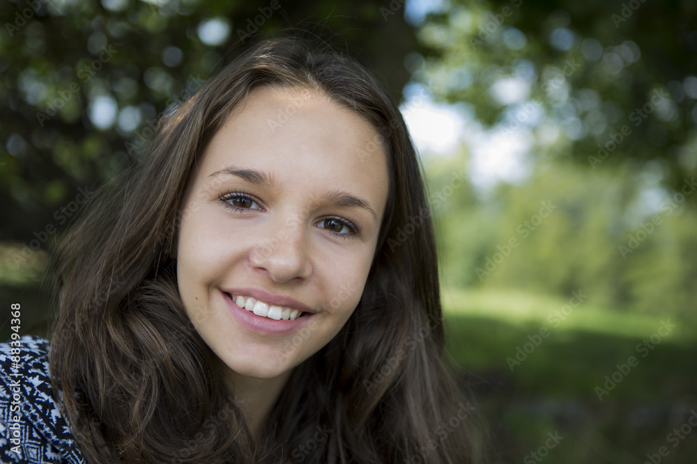 Outdoor Portrait einer Jugendlichen