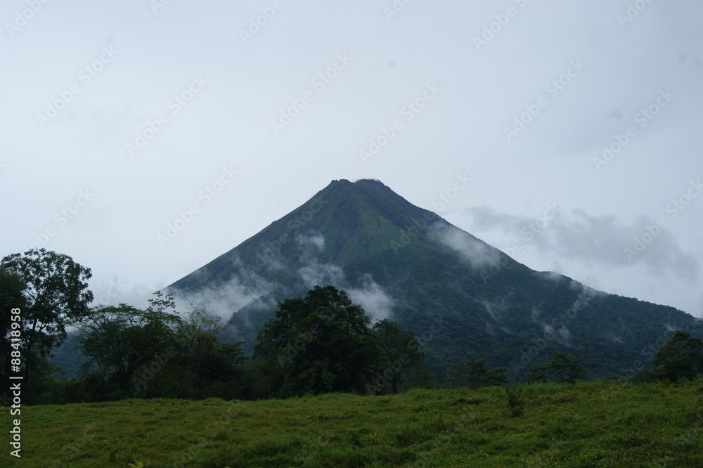Fototapeta premium volcan arenal