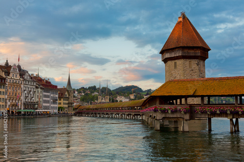 Kapellbrücke in Luzern, Schweiz © santosha57
