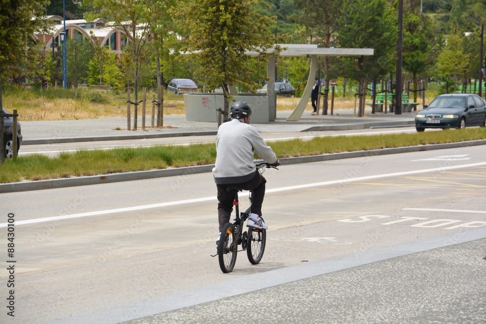 circulando en bicicleta por la ciudad