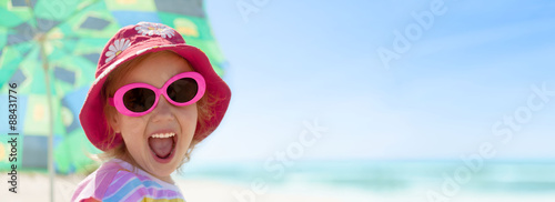 child girl happy smile healthy teeth sun glasses beach summer vacations panorama