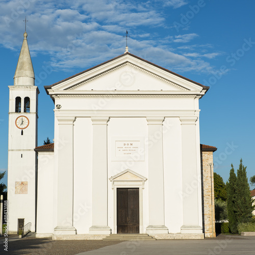 Piazza e chiesa Azzano decimo