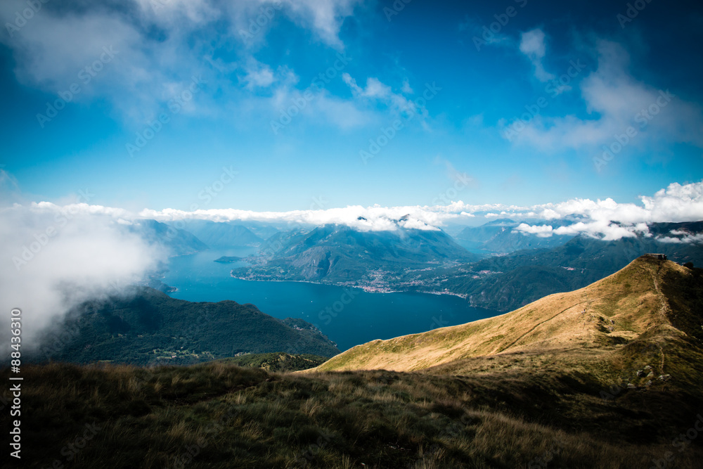 nuvole in arrivo - alpe Giumello - lago di Como nuvole in arrivo - alpe Giumello - lago di Como