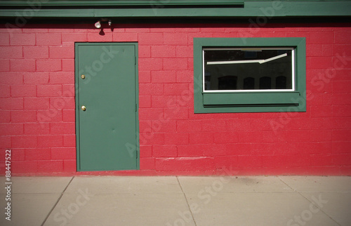 Obraz na płótnie modern red wall with green door and window w salonie