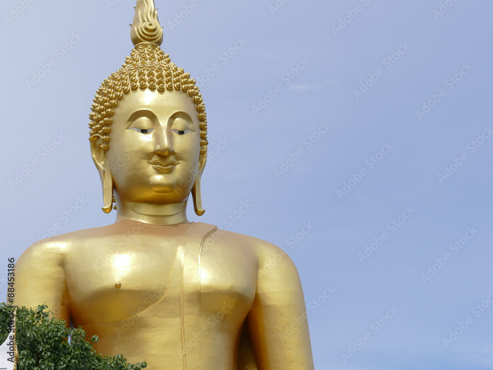 big golden buddha statue