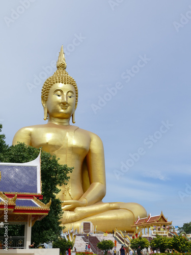 big golden buddha statue