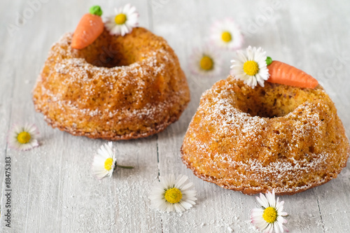 Möhrenkuchen als Guglhupf photo