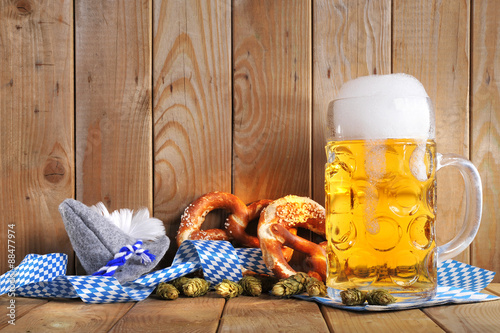 Bayerische Laugenbrezen mit Bier
 photo