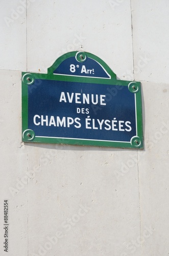 Champs Elysees street sign © pauws99
