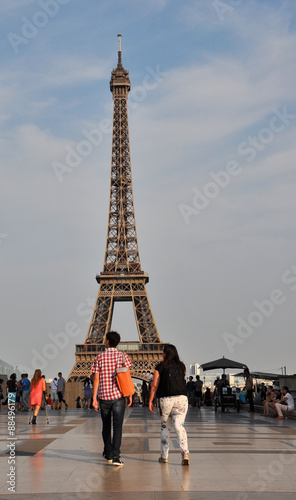 Tourists on Trocadero © cargol