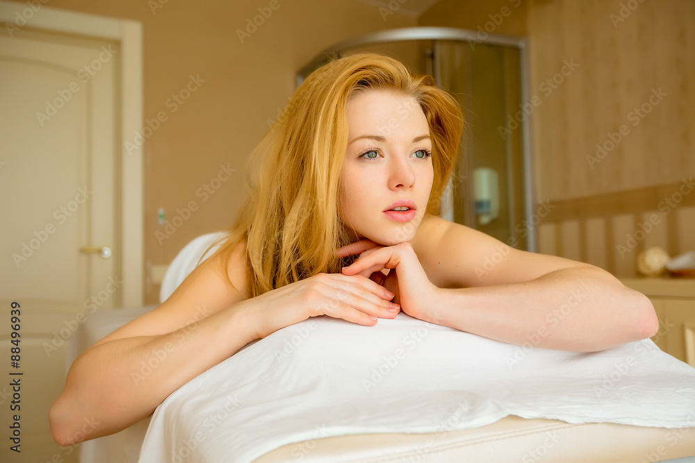 Obraz premium Beautiful blonde Girl lies on a massage table