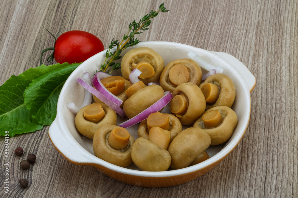Pickled champignon Pickled champignon