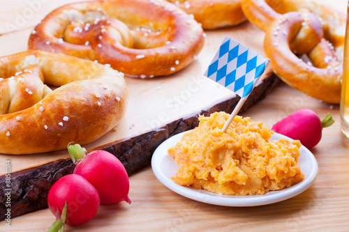 Bayerisches Frühstück mit Brezen und Obazda photo