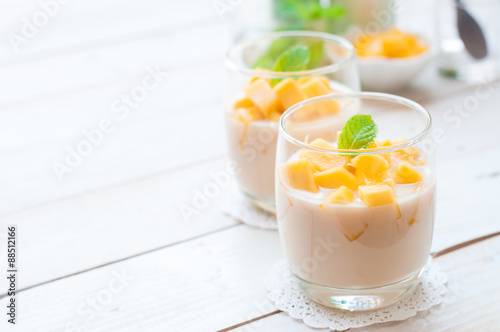 mango panna cotta, Italian dessert