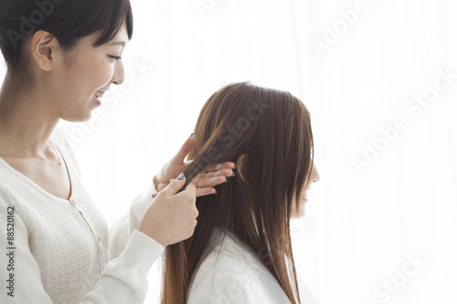 Beautician that check the status of women s hair