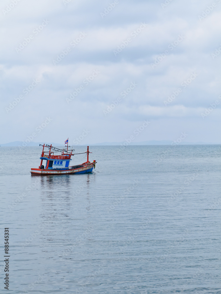 Thai fishing boat movement used as a vehicle for finding fish Thai fishing boat movement used as a vehicle for finding fish