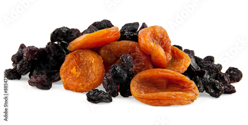 dried apricots and raisins