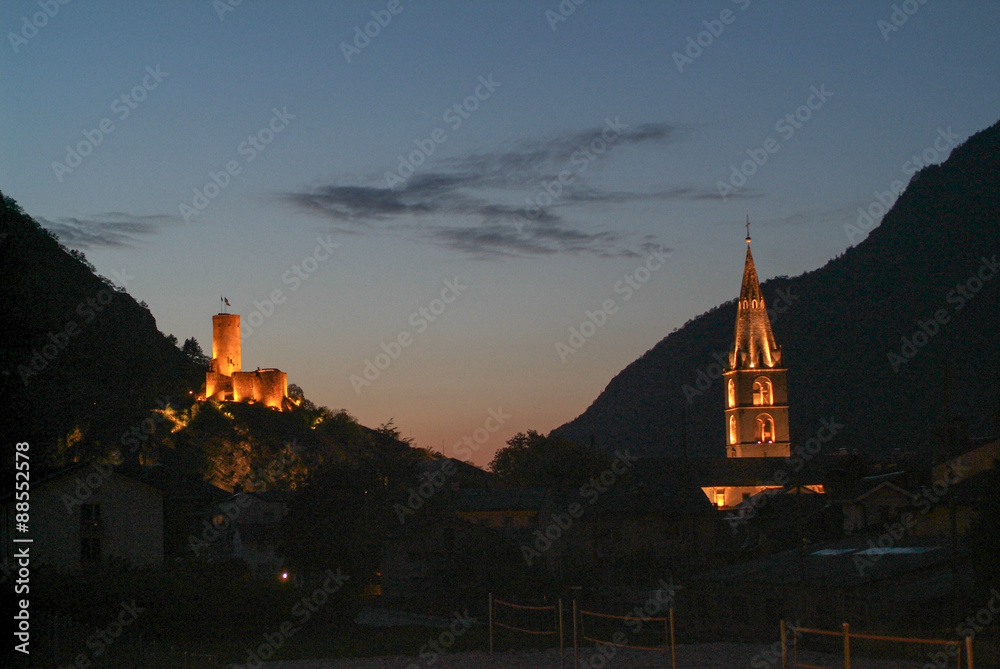 Obraz premium Fort Bâtiaz and Notre-Dame de la Visitation church at Martigny