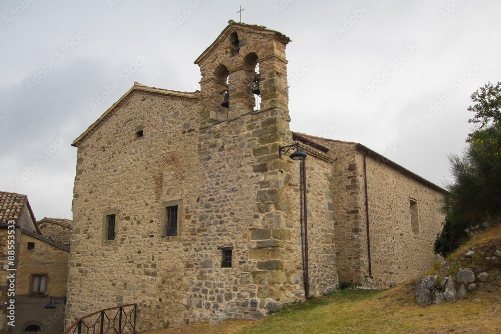Antica chiesa nel borgo di Petrella Guidi