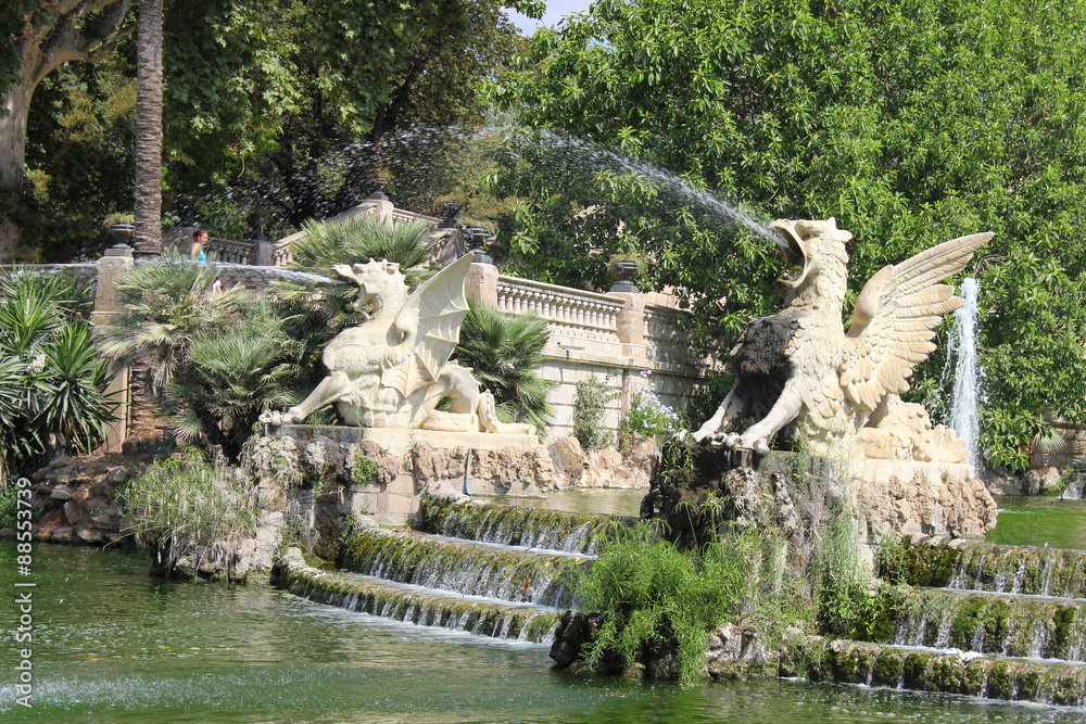 Drachen am Brunnen im Park der Zitadelle in Barcelona (Spanien)