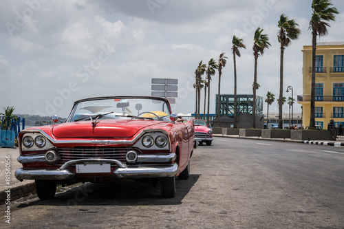 Kuba parkender amerikanischer Oldtimer auf der Promenade Malecon © mabofoto@icloud.com