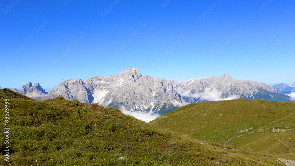 Fototapeta premium karnischer Höhenweg - Ausblick Sextner Dolomiten