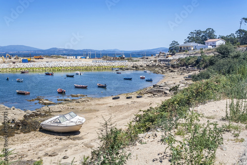 Obraz na plátně Boats on Lagartinh beach
