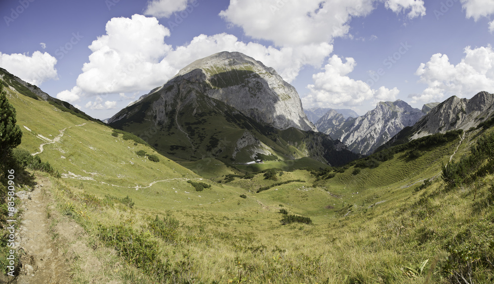 Wanderung zur Lamsenjochhütte im Karwendelgebirge
