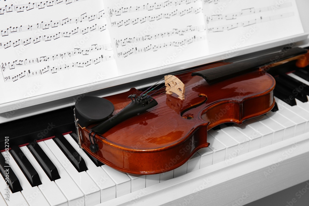 Fototapeta premium Piano with violin and music notes close up