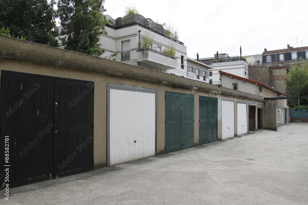 Garages de voitures à Paris