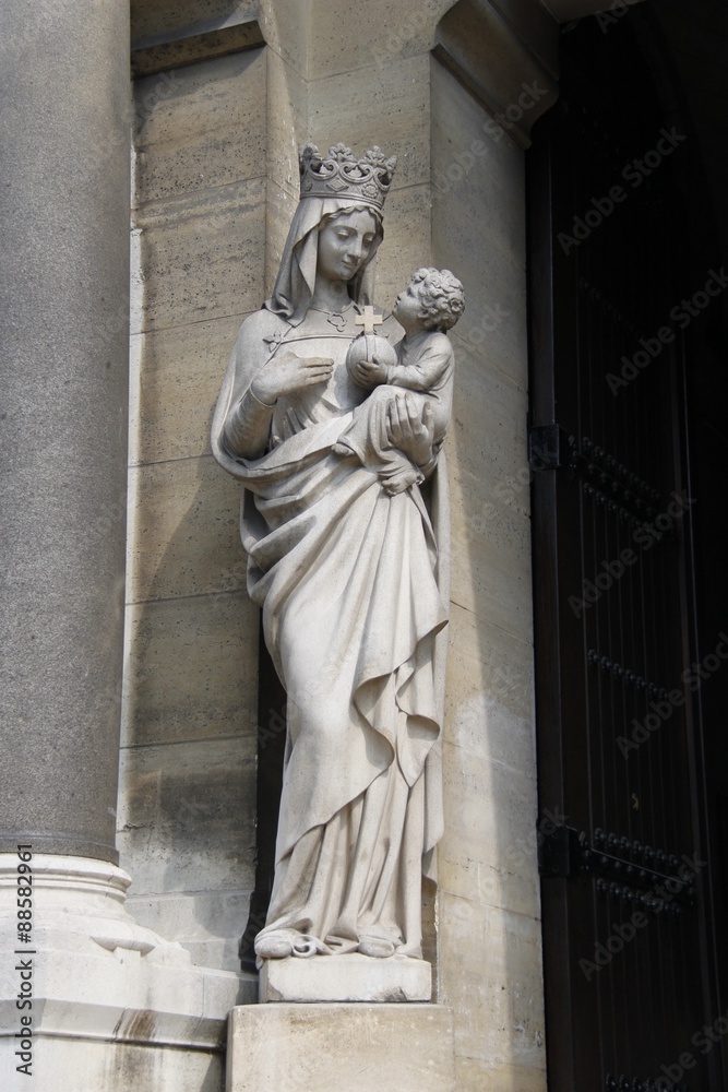 Vierge et l'enfant, statue de l'église d'Auteuil à Paris	